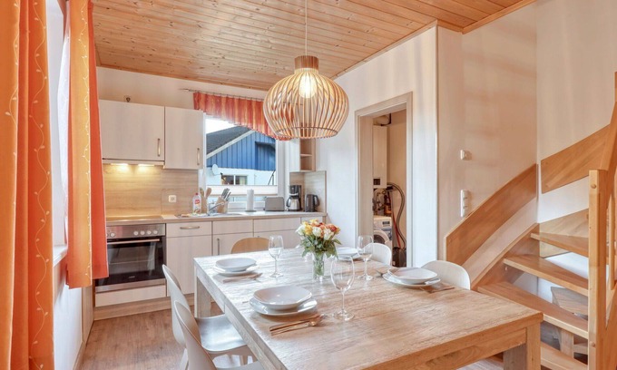 Altefaehr House | Nice apartment in villa for 4 guests with WIFI, TV, terrace and parking
