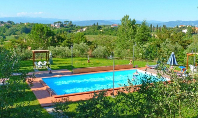 Fucecchio Villa | Nice apartment in villa for 2 guests with A/C, pool, WIFI and pets allowed