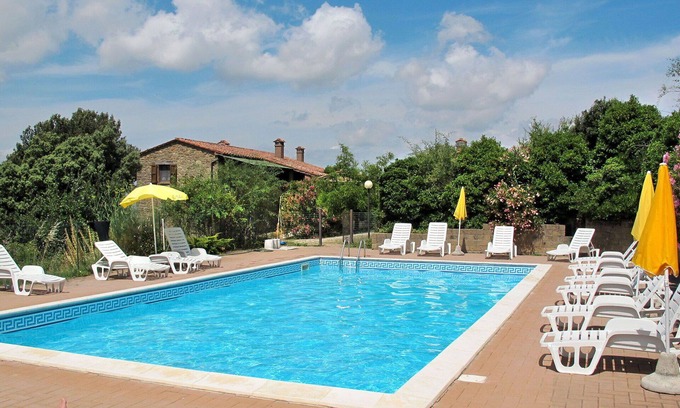 Paciano Villa | Nice apartment in villa for 6 people with pool, WIFI, TV, terrace, pets allowed and parking