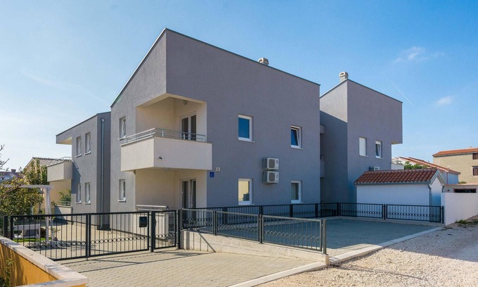 Vrsi Apartment | Nice apartment in Vrsi-Mulo with WiFi