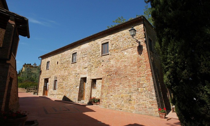 Montaione Apartment | Nice apartment with WIFI, pool, A/C, TV, pets allowed and parking, close to San Gimignano