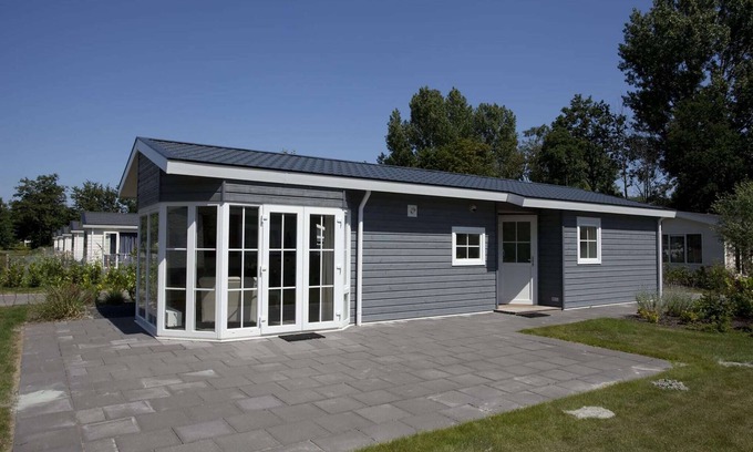 Velsen-Zuid Ski Chalet | Nice chalet with dishwasher