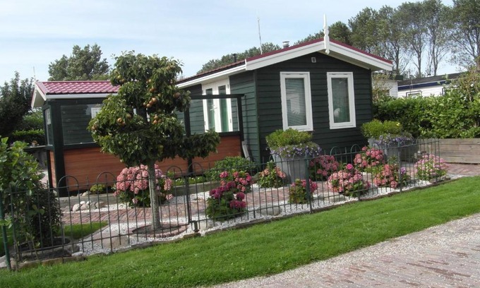 Hippolytushoef Ski Chalet | Nice chalet with garden, near the Wadden Sea