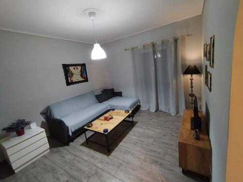 Platia Viktorias Apartment | Nice& Cozy Flat 1min from the Heart of Athens.WiFi