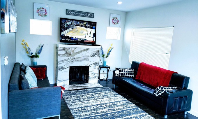 Oakland House | Nice Cozy Home. Free parking on site