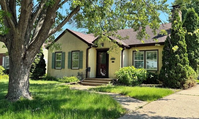 Como House | Nice cozy house near Como Park