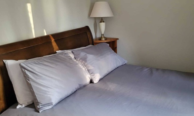 Sherborne St. John House | NICE DOUBLE ROOM WITH DELUXE BATHROOM. Just 10 min walk to Basingstoke Hospital