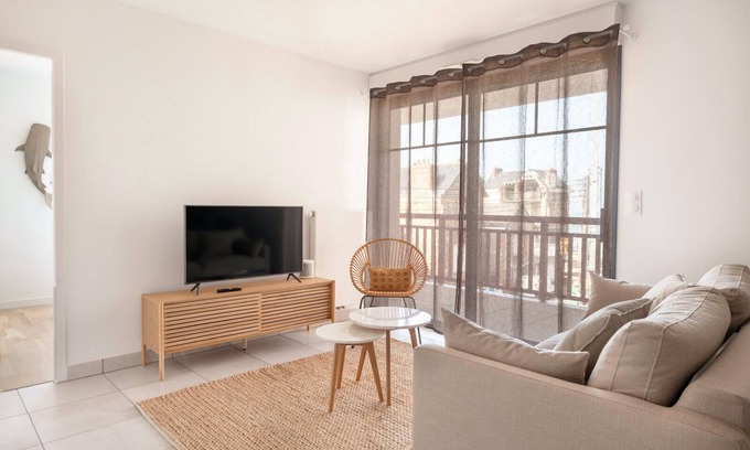 Pleneuf-Val-Andre Apartment | Nice flat for 6, sea view, 50m from the beach