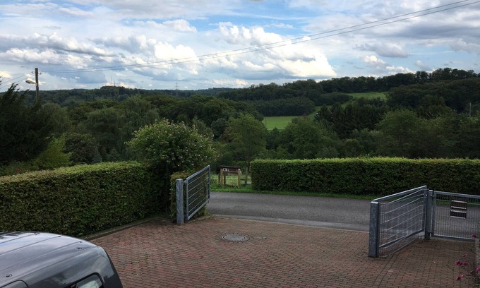 Heidhausen House | Nice holiday/transitional apartment in the south of Essen