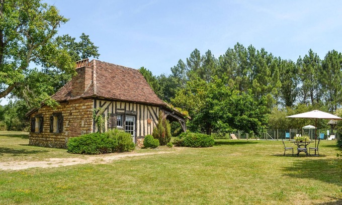 Saint-Jean-d'Eyraud House | Nice home in église-neuve-d'issac