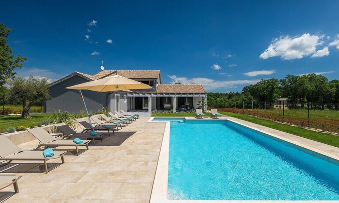 Grandici House | Nice home in Barban with private swimming pool, can be inside or outside