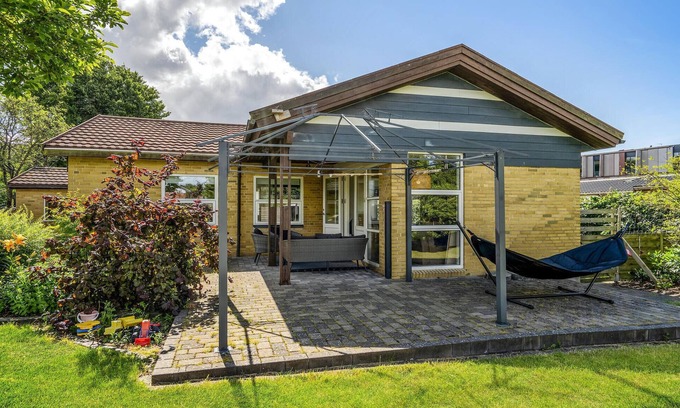 Billund House | Nice home in Billund with kitchen