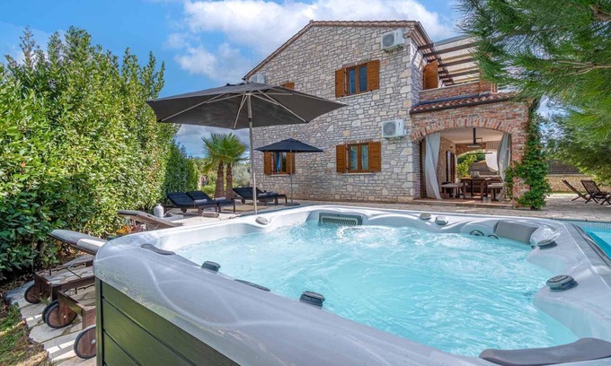 Cabrunici House | Nice home in Cabrunici with WiFi