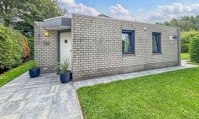 Dirkshorn House | Nice home in Dirkshorn with WiFi
