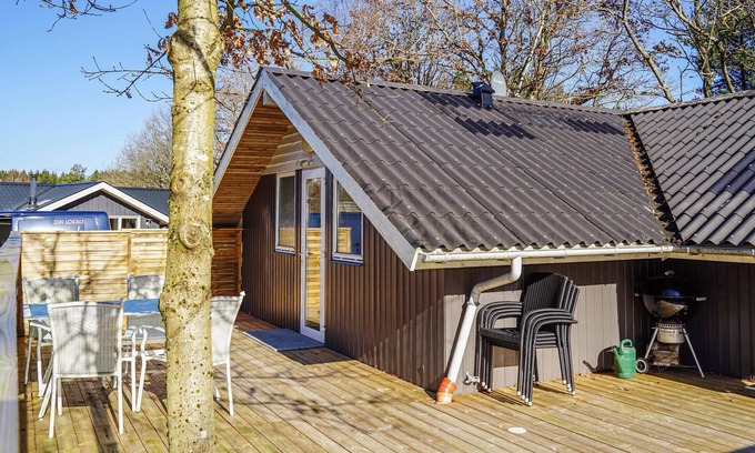 Skygge House | Nice home in Give with WiFi