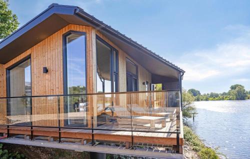 Kerkdriel House | Nice Home In Kerkdriel With Lake View
