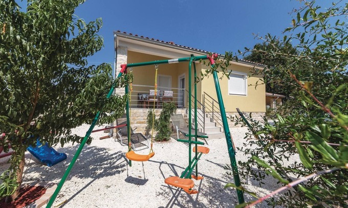 Liznjan House | Nice home in Liznjan with WiFi