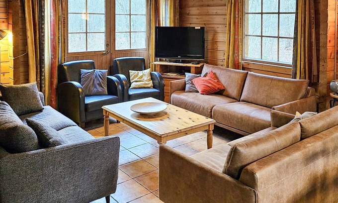 Neede House | Nice home in Neede with sauna