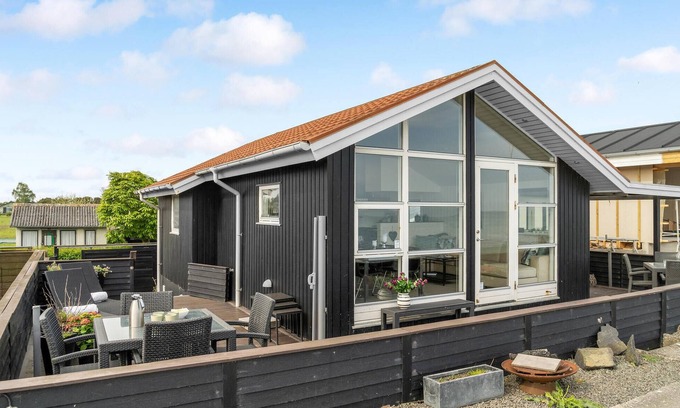 Hasmark Strand House | Nice home in Otterup with kitchen