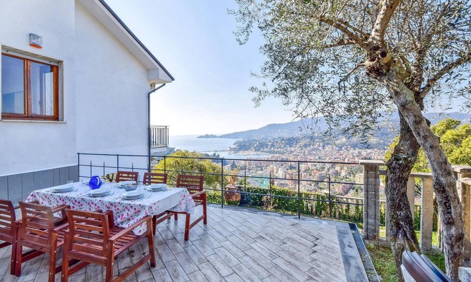 Rapallo House | Nice home in Rapallo with kitchen