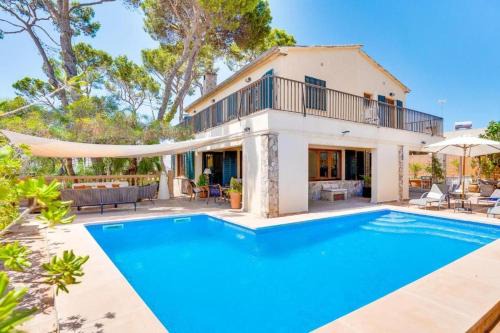 Can Pastilla Villa | Nice house by the sea very near of Palma by Renthousing