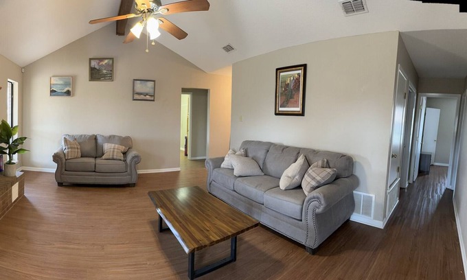Stephenville House | Nice House Close to Tarleton