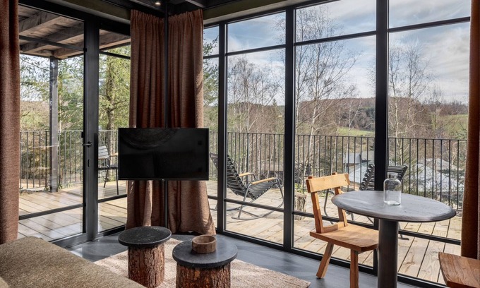 Neufchateau House | Nice lodge with a view on a natural resort