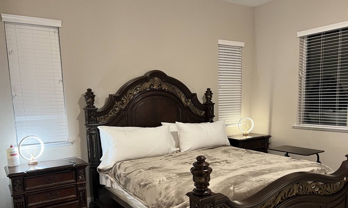 Brentwood House | Nice Master bedroom in Brentwood