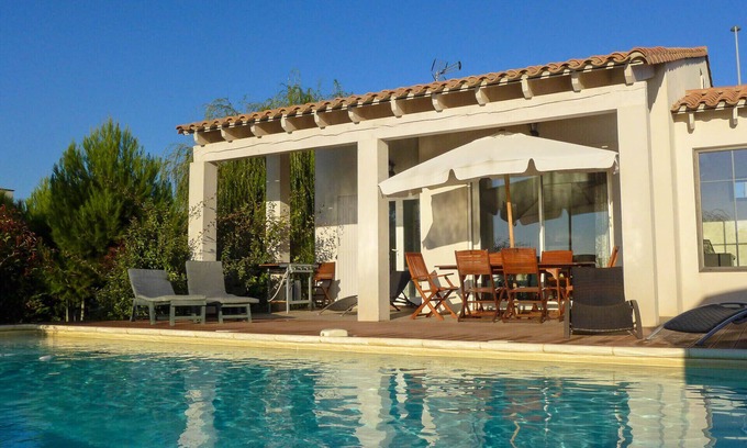 Les Amarats House | Nice quiet house classified 3* in Narbonne with private overflowing pool