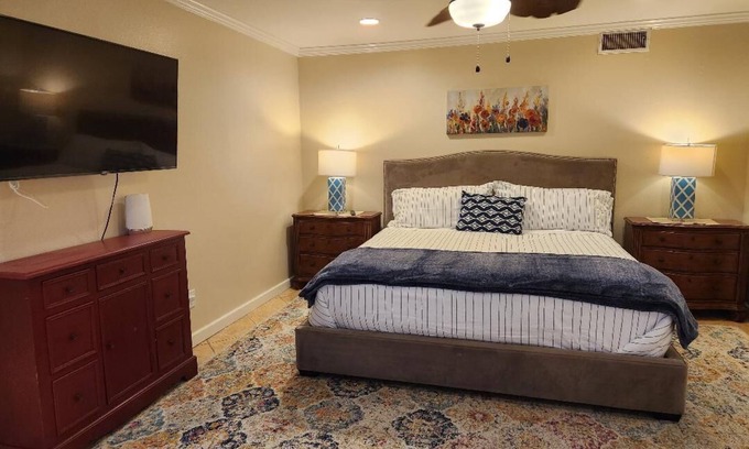 Downey House | Nice SoCal Home on quiet cul-de-sac