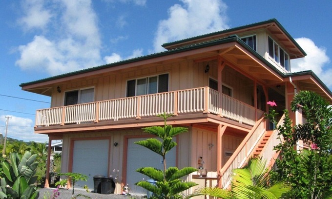 Kehena Apartment | Nice Studio w/A/C Near Kehena/Pohoiki Beaches and Lava Fields - sleeps 3