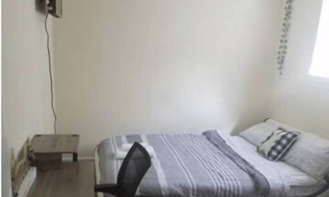 Forest Glen Apartment | Nice sunny basement apartment 5mins to HCHospital