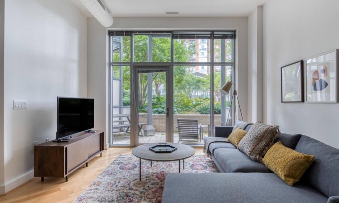 McLean Apartment | Nice Tysons Corner 1BR w/Gym & Pool, nr Galleria Mall, by Blueground