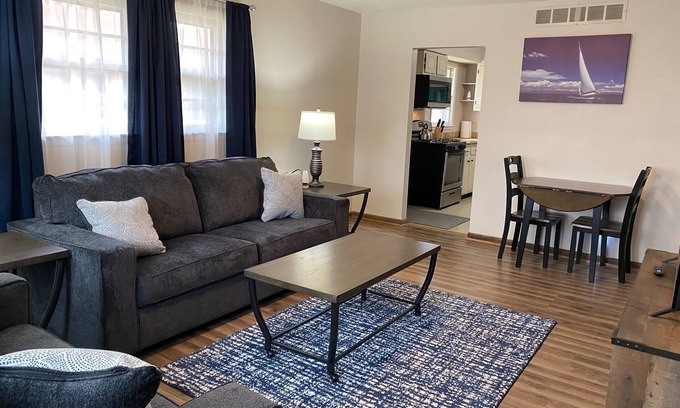 Rockford House | Nicely Appointed Budget Stay in Rockford