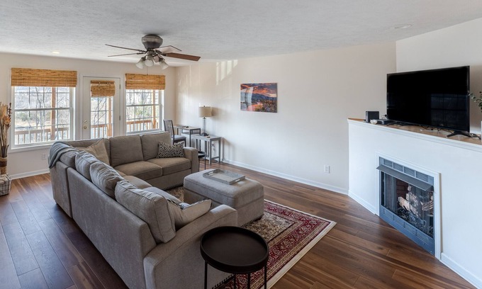 Morgantown House | Nicely Appointed, Cheerful 3 Bedroom Townhome