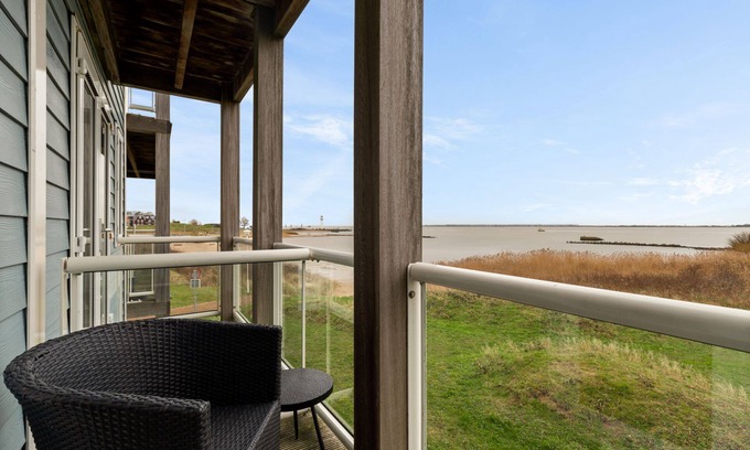 Municipality of Hellevoetsluis Apartment | Nicely furnished 4-pers. apartment with waterview located at Cape Helius holiday park.