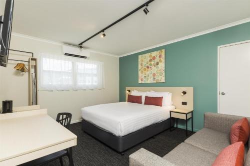Earlville Hotel | Nightcap At Balaclava Hotel
