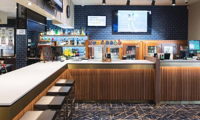 Royal Park Hotel | Nightcap at Hendon Hotel