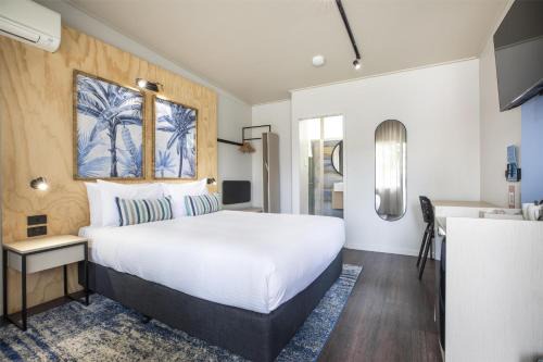 Cardwell Hotel | Nightcap at Marine Hotel Cardwell