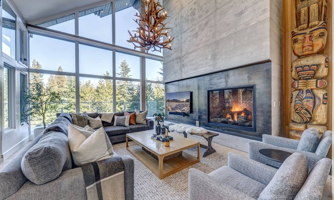 Blueberry Hill House | Nighthawk 3343 - Stunning Views, Private Hot Tub, Recently Renovated, Gas Fireplace