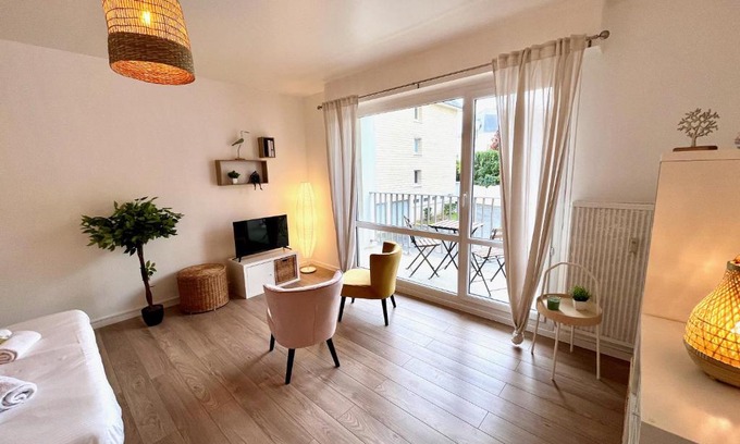 Le Beau Site Apartment | Nihal, Studio proche Zenith avec parking et balcon