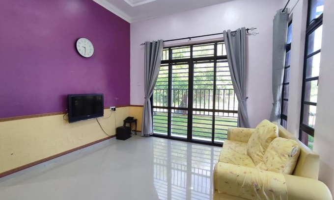 Kampung Pagar Besi House | NikNa Homestay Batu Rakit - WIFI