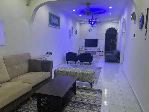 Kampung Salak House | Nilai Bronizam Homestay