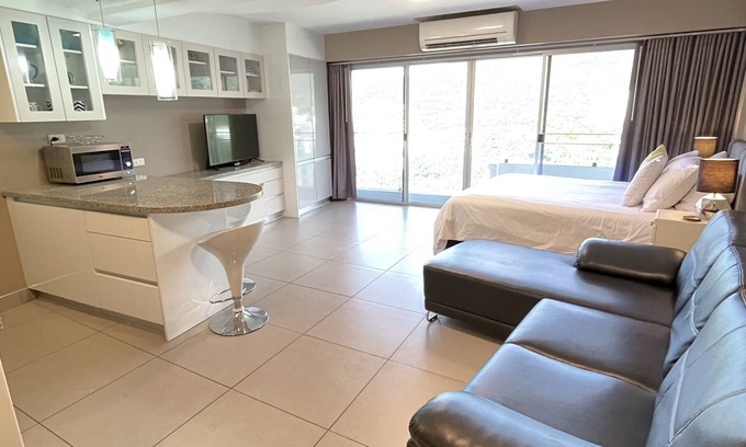 Nimman Apartment | Nimman Studio with FREE Motorbike - Kitchen - View - Pool - Chom Doi 2
