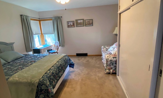 Clear Lake House | Nine Tree Corner - 2 minute walk to Lake Time Brewery or to Central Gardens