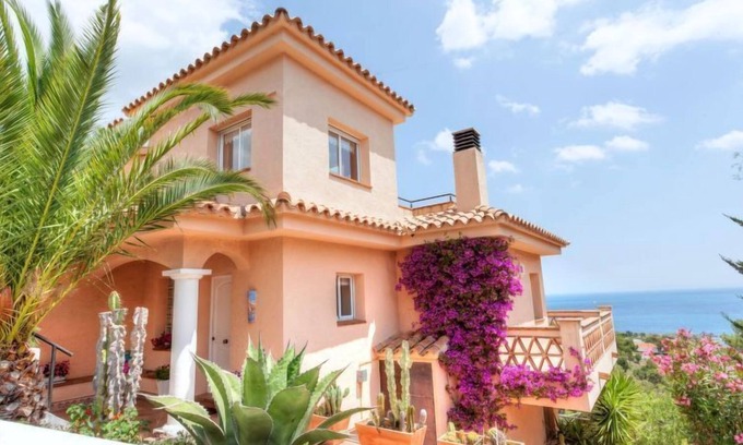Llanca House | Niviroma by Interhome