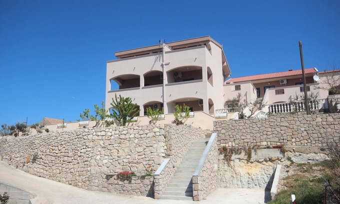 Rtina Apartment | Njaco - Studio Apartment with Sea View
