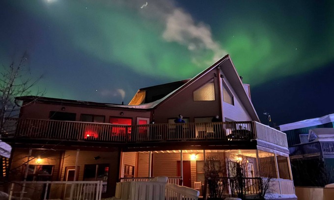Yellowknife Apartment | NN - The Aurora Bayside Inn, Northern Skies Room