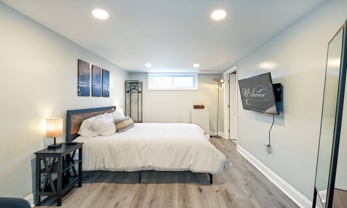 Loch Raven Apartment | nnChic Studio Basement Separate Private Entrance w/Shared Washer & Dryer