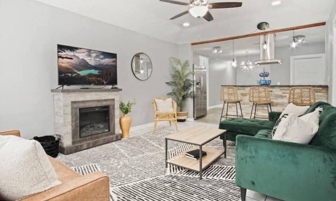 Miller House | nNew Bungalow by State Fairgrounds & Downtown OKC!